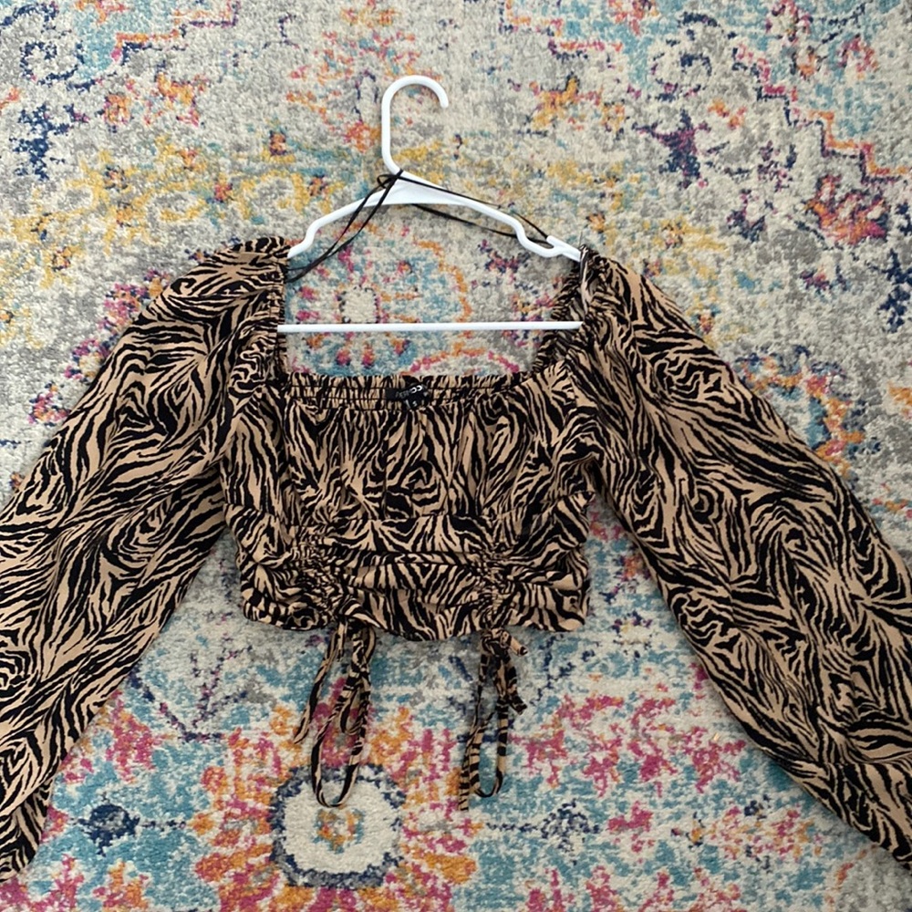 Zebra print cropped shirt